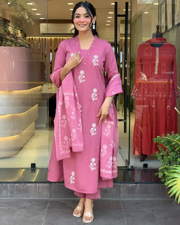 Women Pink  Cotton Desion Straight Suit With Dupatta Set